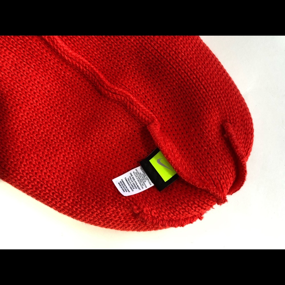 New with tags NIKE UNISEX BEANIE WITH LOGO IN RED - Picture 4 of 4
